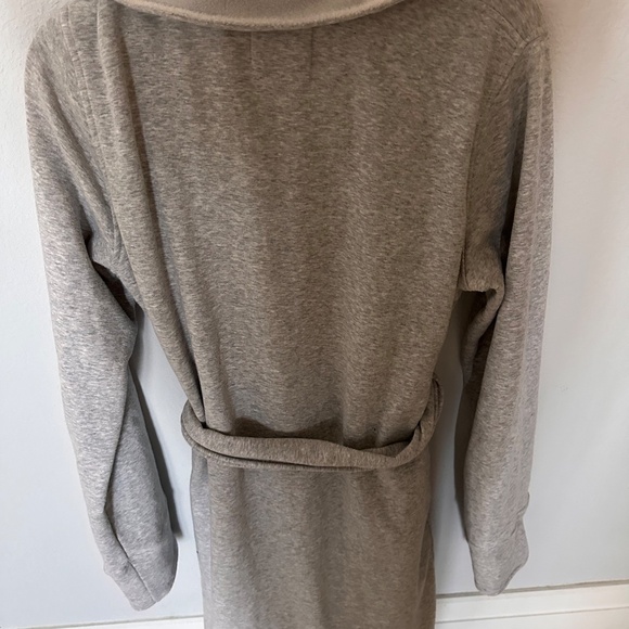 UGG Women’s Robe - Picture 3 of 3